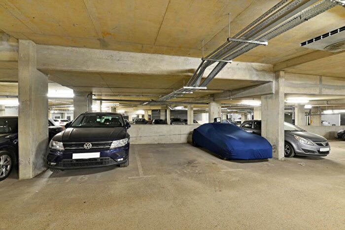 1 Bedroom Flat For Sale In Flambard Way, Godalming, Surrey, GU7