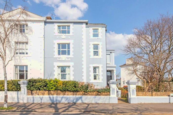 2 Bedroom Flat To Rent In Anglesea Road, Kingston Upon Thames, KT1