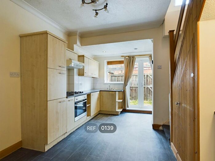 2 Bedroom Terraced House To Rent In Oak Avenue, De La Pole Avenue, HU3