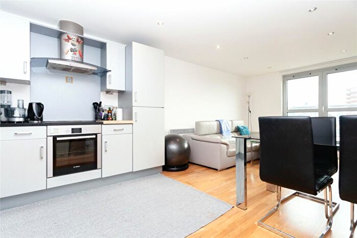 2 Bedroom Flat To Rent In Balmes Road, De Beauvoir Town, N1