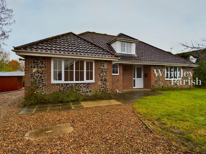 4 Bedroom Chalet To Rent In Hayward Close, Eye, IP23