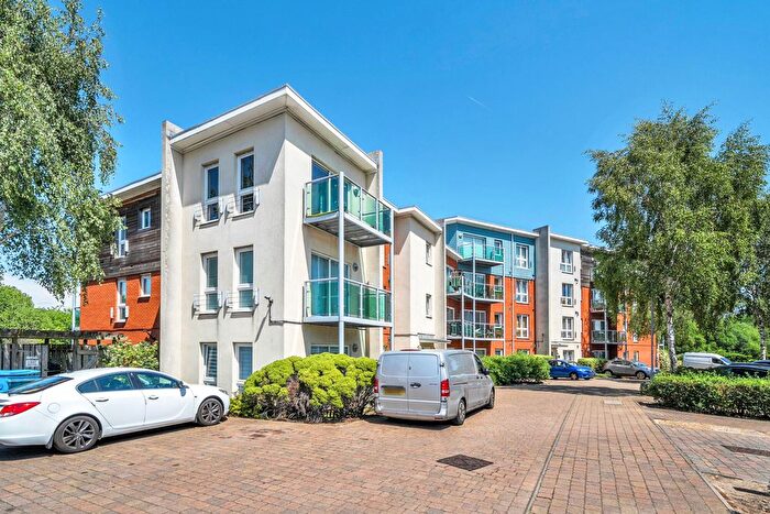 2 Bedroom Flat For Sale In Medhurst Drive, Bromley, Kent, BR1
