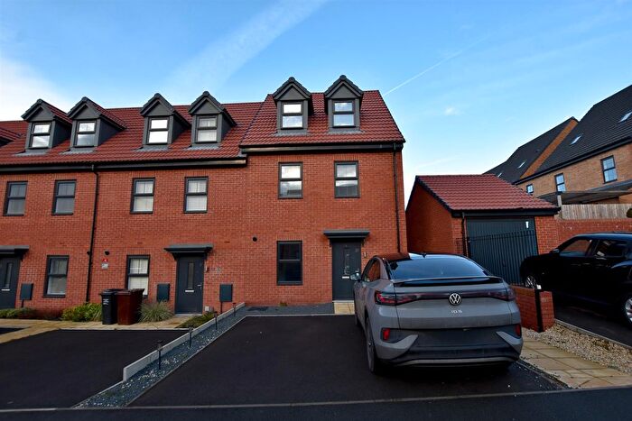 3 Bedroom Town House For Sale In Charnian Way, Shepshed, Loughborough, LE12