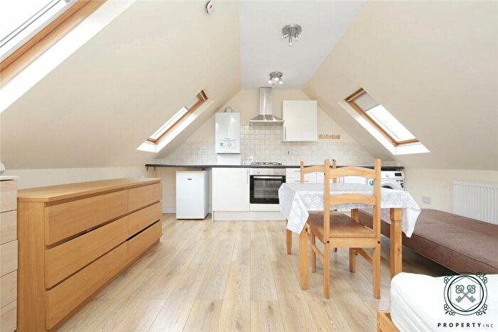 Apartment To Rent In Seven Sisters Road, Haringey, London, N15