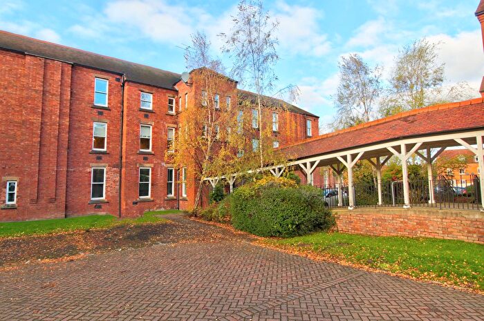 1 Bedroom Flat For Sale In Marshall Crescent, Stourbridge, DY8