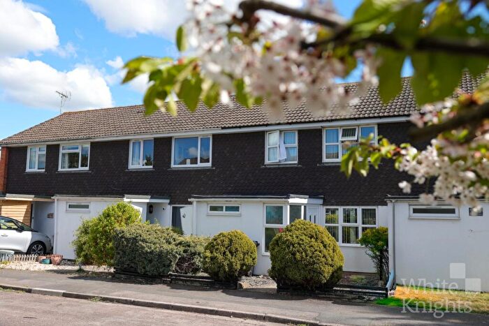 3 Bedroom Terraced House For Sale In Sherbourne Drive, Woodley, Reading, Berkshire, RG5
