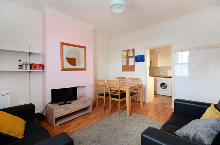 4 Bedroom House To Rent In Burns Road, Crookesmoor, S6