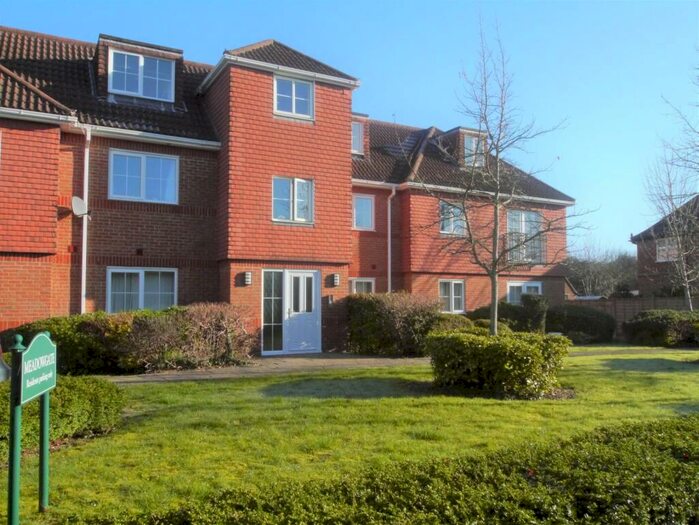 2 Bedroom Flat To Rent In Meadowgate, Giblets Lane, Horsham, RH12
