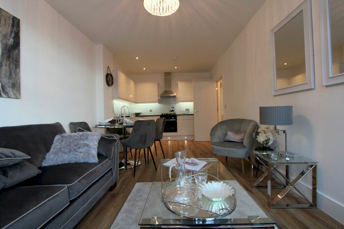 2 Bedroom Flat To Rent In Broadway Court, Wimbledon, SW19