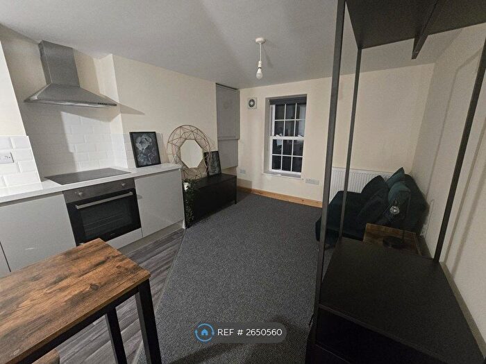 1 Bedroom Flat To Rent In County Road, Maidstone, ME14