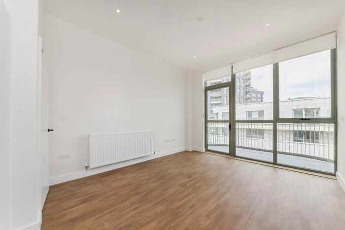 2 Bedroom Flat To Rent In Green Street, NW10