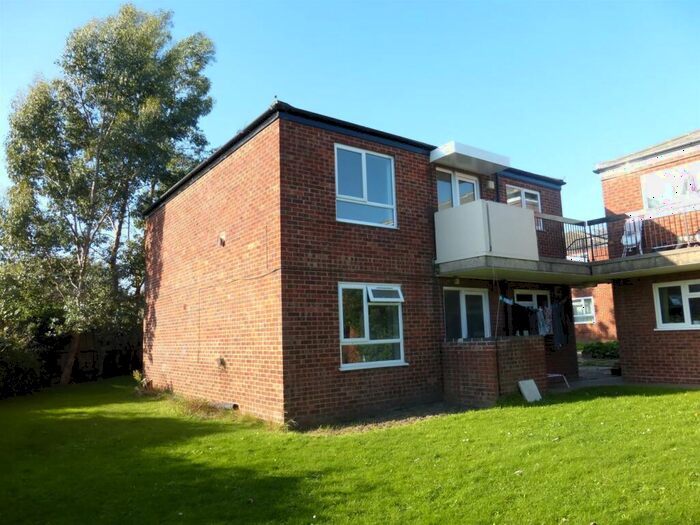2 Bedroom Flat To Rent In Gamewell Close, Lakenham, Norwich, NR1