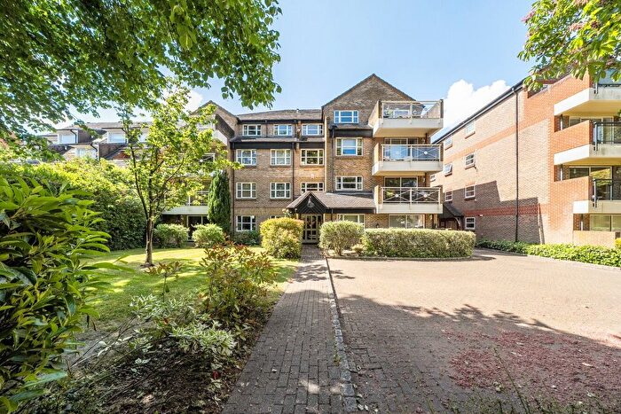 2 Bedroom Flat For Sale In Park Road, Beckenham, Kent, BR3