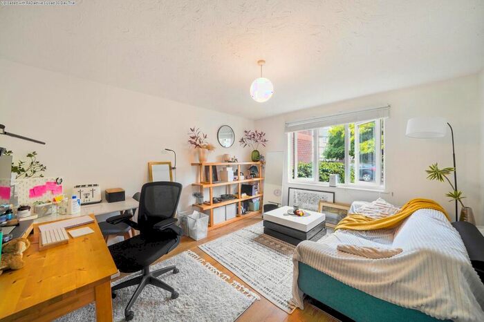 1 Bedroom Flat To Rent In Sheppard Drive, London, SE16