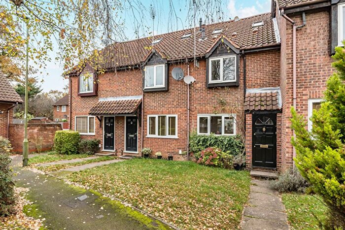 3 Bedroom Terraced House For Sale In Boleyn Way, Barnet, EN5