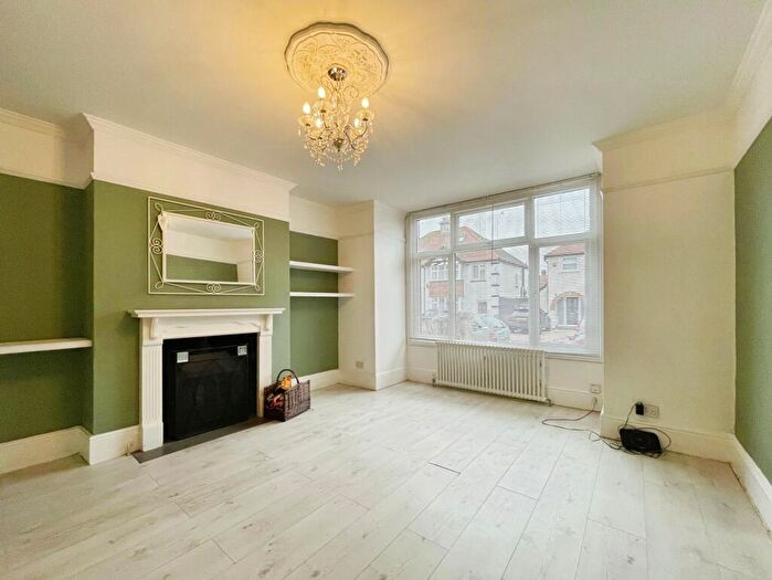 2 Bedroom Flat For Sale In Douglas Road, Herne Bay, CT6
