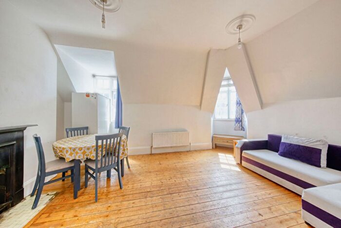 2 Bedroom Flat For Sale In Wandsworth High Street, Wandsworth, SW18