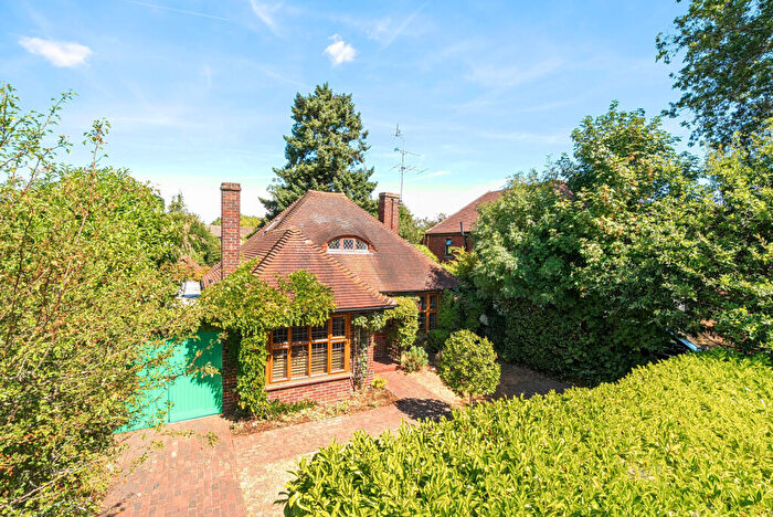 3 Bedroom Detached House For Sale In Mill Lane, Byfleet, KT14