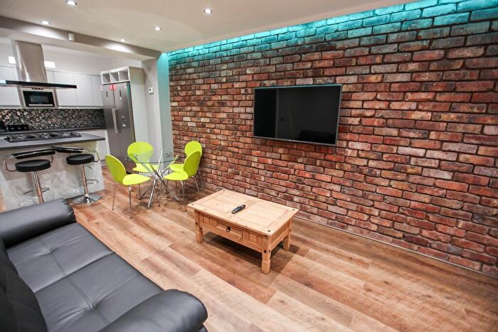 5 Bedroom Semi Detached House To Rent In Cheapside, L2