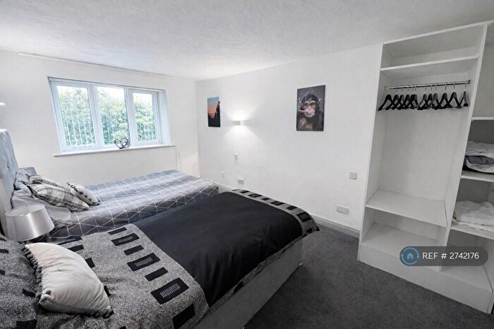 1 Bedroom Flat To Rent In Rochdale Road, Denshaw, Oldham, OL3