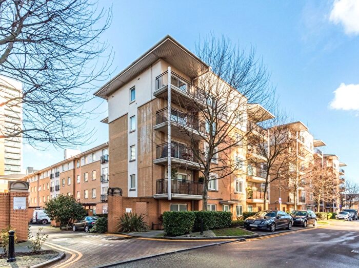 2 Bedroom Flat To Rent In Newport Avenue, Poplar, London, E14