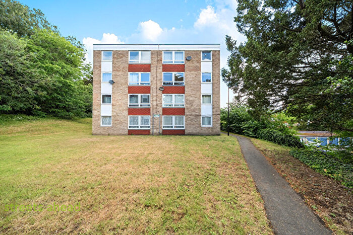 2 Bedroom Apartment For Sale In Bramley Hill, South Croydon, CR2