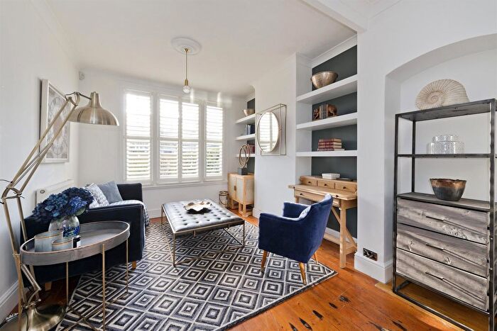 3 Bedroom Detached House To Rent In Barlby Gardens, W10