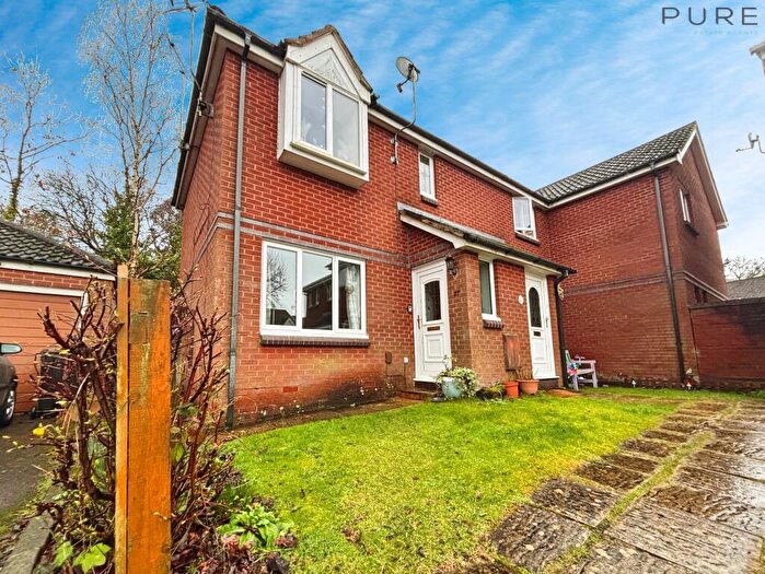 2 Bedroom Ground Maisonette For Sale In Alder Close, Dibden Purlieu, Southampton, SO45