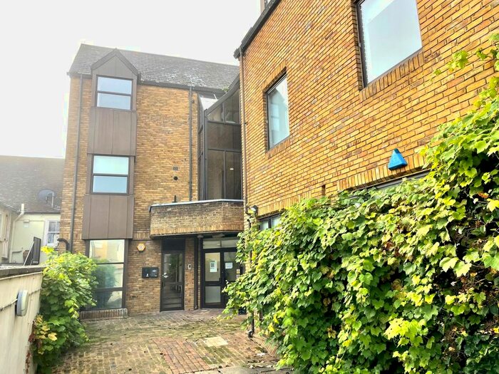 1 Bedroom Terraced House To Rent In High Street, Egham, TW20