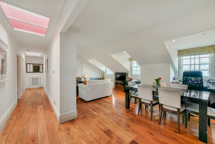 3 Bedroom Flat To Rent In York Place Mansions, Baker Street, Baker Street, W1U