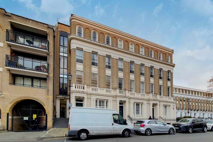 Flat To Rent In Milner Square, Islington, N1