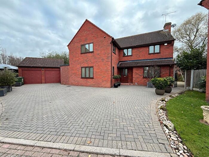 5 Bedroom House For Sale In Tyle Green, Hornchurch, RM11