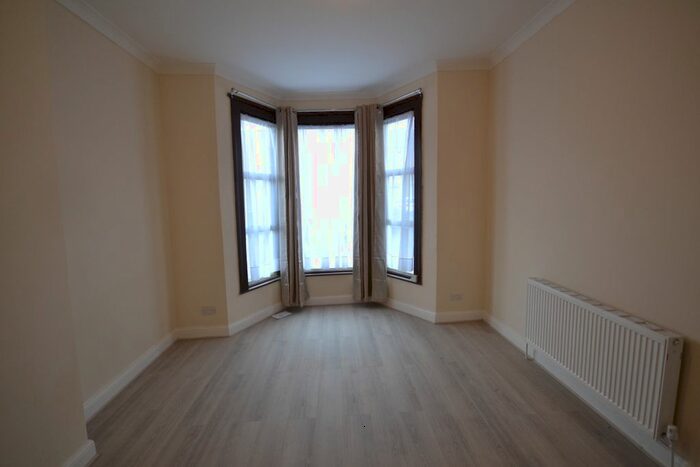 1 Bedroom Flat To Rent In Selborne Road, Ilford, IG1
