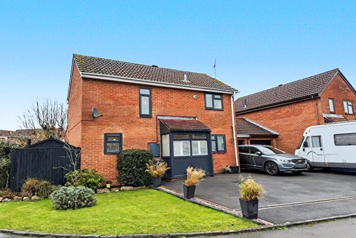 3 Bedroom Link Detached House For Sale In Bardsey Close, Royal Wootton Bassett, SN4