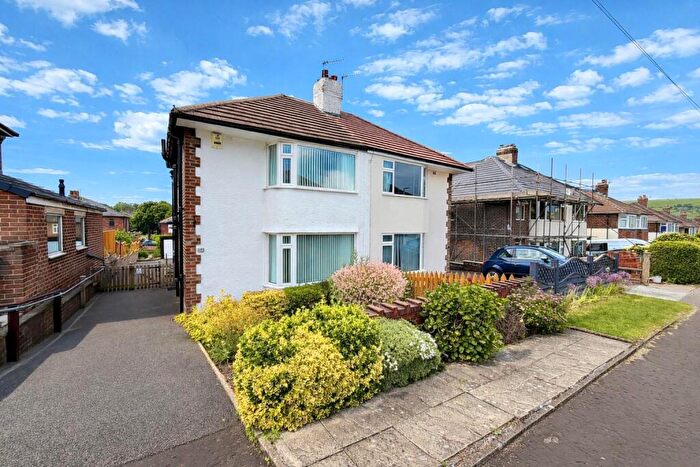 3 Bedroom Semi-Detached House For Sale In Green Park Road, Skircoat Green, HX3