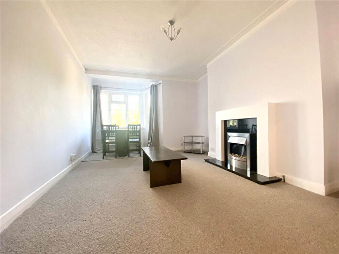 2 Bedroom Apartment To Rent In Shoot Up Hill, London, NW2