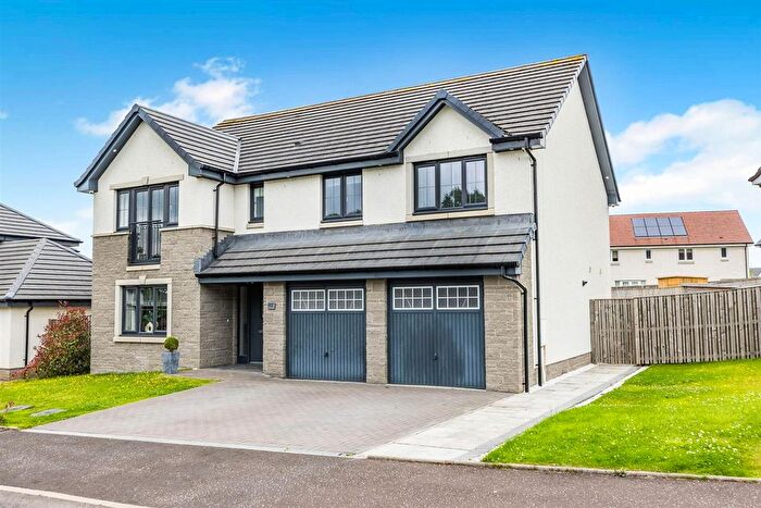 5 Bedroom Detached House For Sale In West Kip Walk, Livingston, EH54