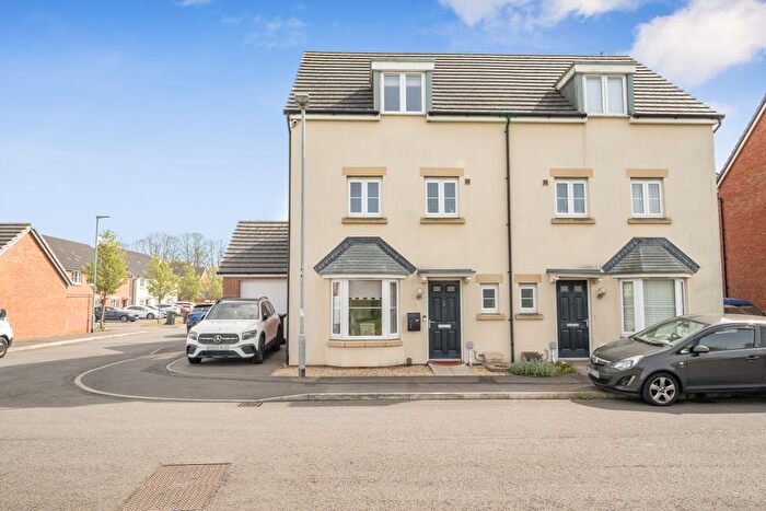 4 Bedroom Semi Detached House For Sale In Argus Green, Swindon, SN2