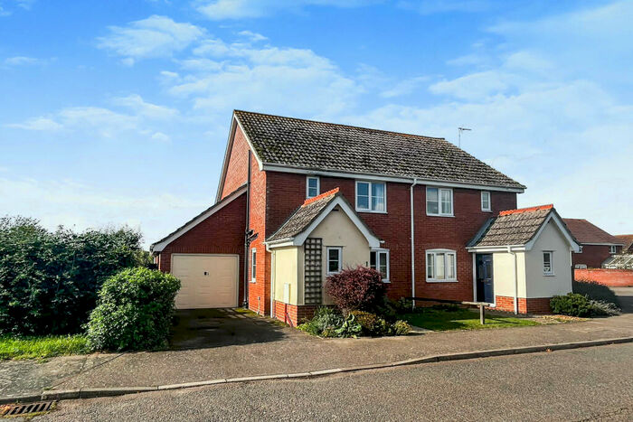 3 Bedroom Semi-Detached House For Sale In Lewis Close, Hopton, Diss, IP22