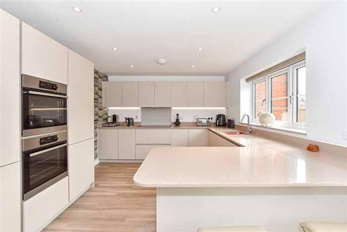 5 Bedroom Detached House For Sale In Seymour Drive, Marden, Marden, Kent, TN12