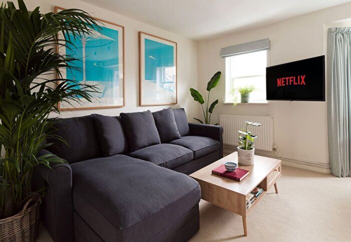 2 Bedroom Flat To Rent In Notting Hill, W11