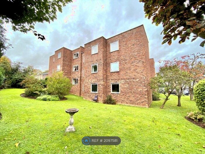 2 Bedroom Flat To Rent In Broadlands Rise, Taunton, TA1