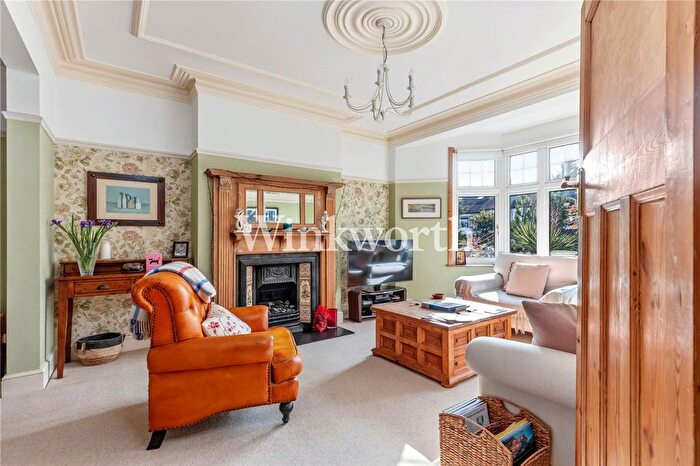 3 Bedroom End Terrace House For Sale In Hawthorn Avenue, London, N13