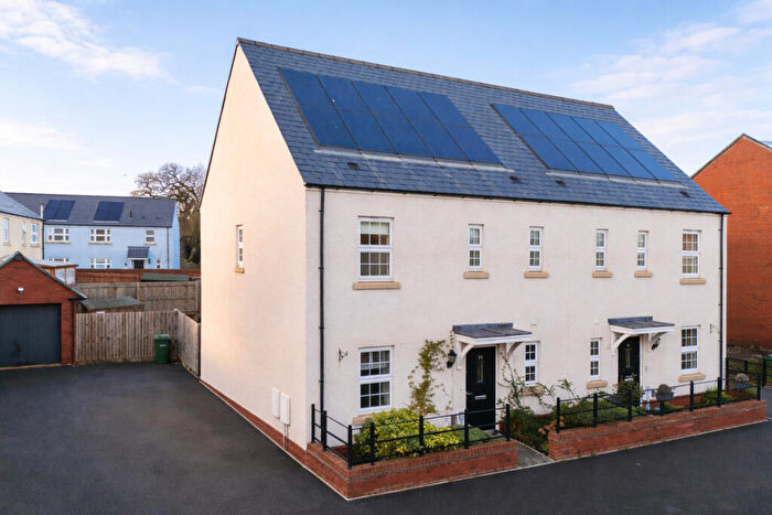 3 Bedroom Semi-Detached House For Sale In Dart Avenue, Exeter, EX2