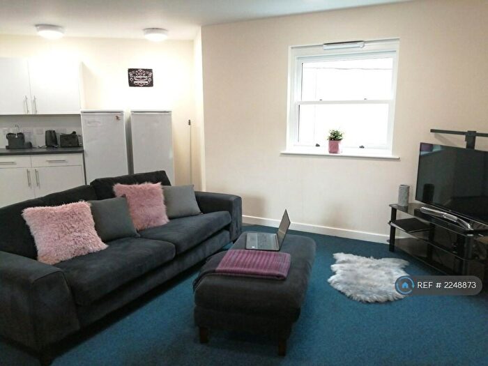 6 Bedroom Flat To Rent In Moss Yard, Leamington Spa, CV31