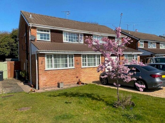 3 Bedroom Semi-Detached House To Rent In Blenheim Road, Kingswinford, DY6