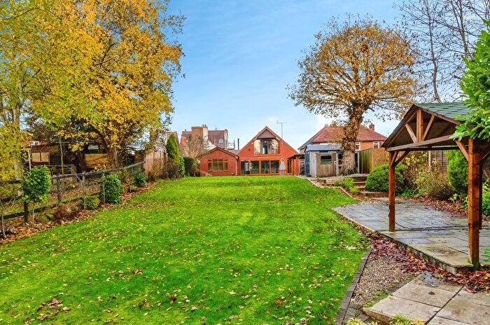 4 Bedroom Bungalow For Sale In High Hill, Essington, Wolverhampton, Staffordshire, WV11