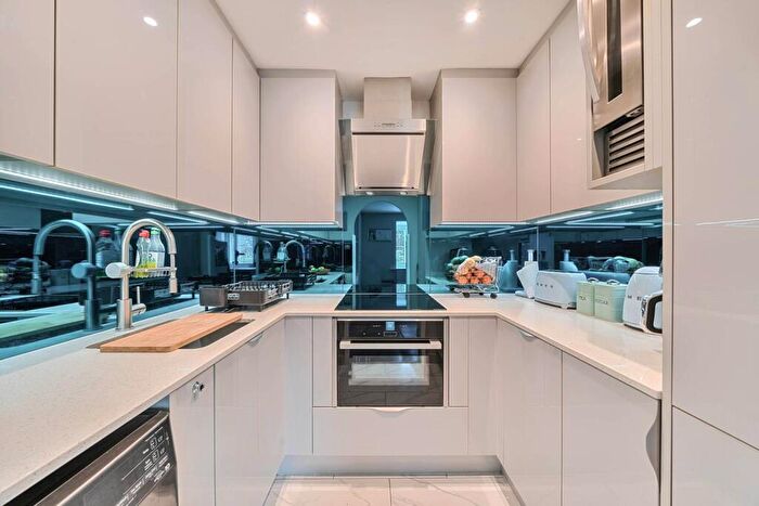 Studio For Sale In Orchard Grove, Anerley, London, SE20