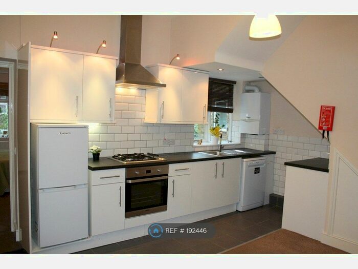 2 Bedroom Flat To Rent In Coningham Road, London, W12