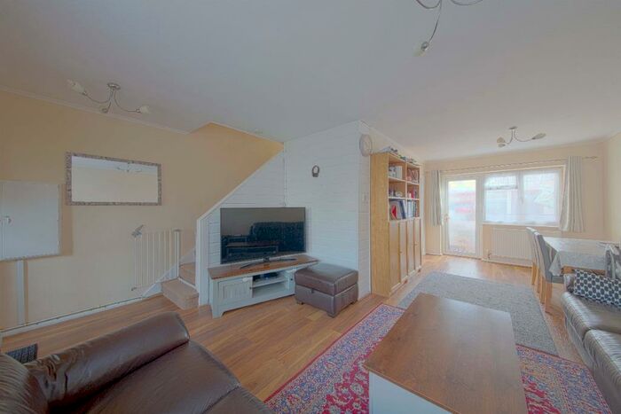 3 Bedroom Terraced House To Rent In Welbeck Rd, Maidenhead, SL6